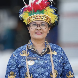 SUZANA D. WANGGAI, S.Pd.,MSocSc